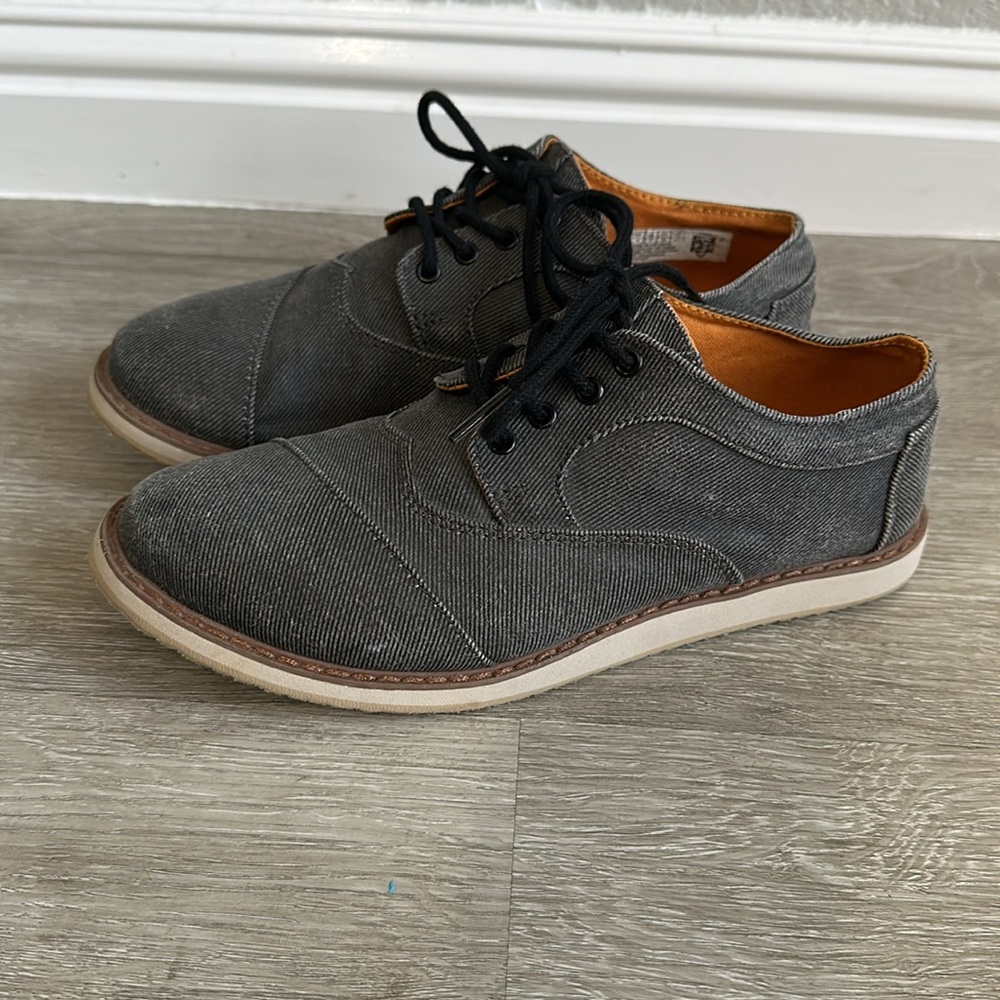 Toms Boys Brogue Oxford Style Lace Up Gray Shoes Size 4